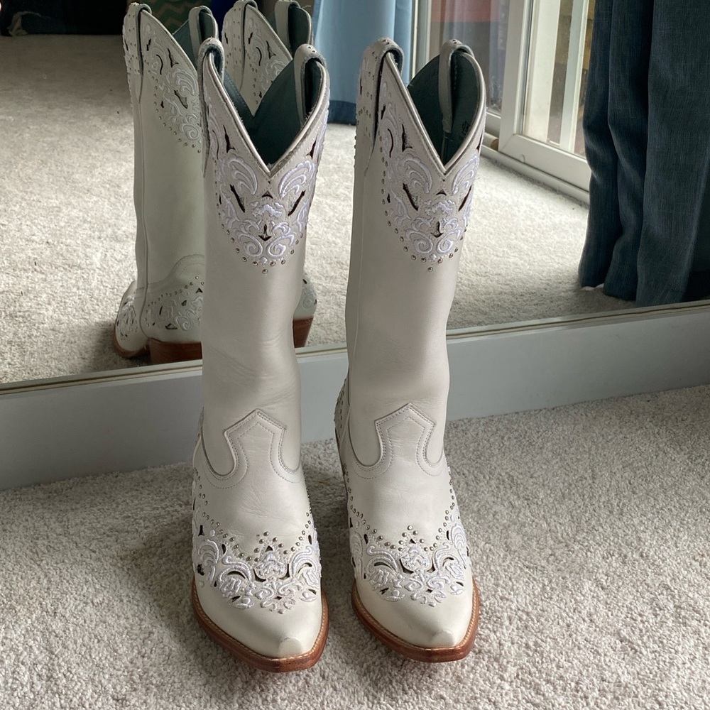 Shyanne White Embellished Danitza Western Boots - Snip Toe - Picture 4 of 11